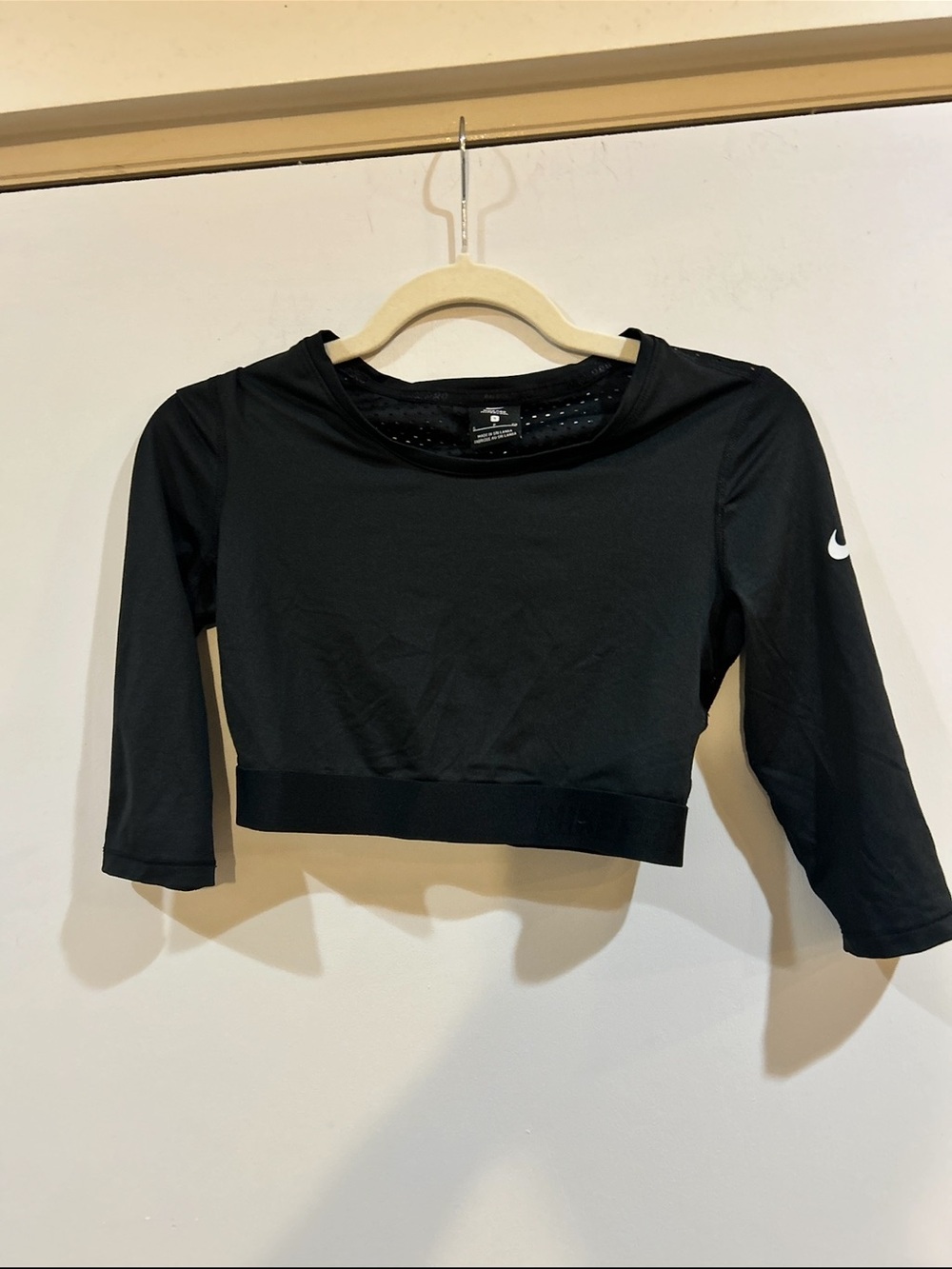 Nike Black Women's Cropped Long-Sleeve Top